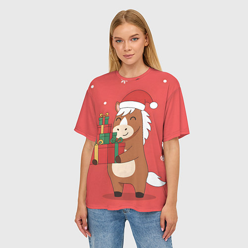 Женская футболка оверсайз Новогодняя лошадка с подарками / 3D-принт – фото 3