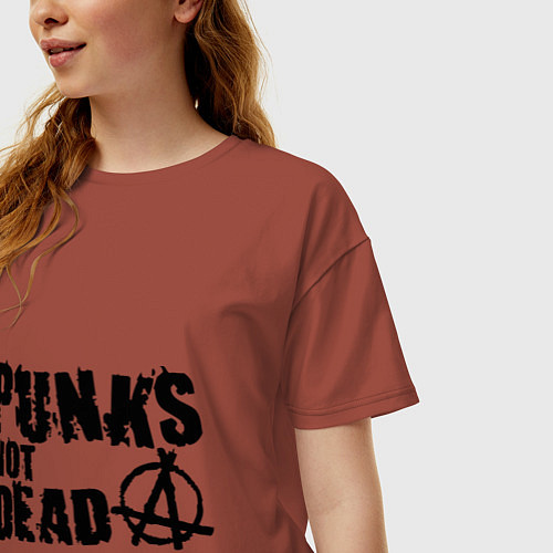 Женская футболка оверсайз Punks not dead / Кирпичный – фото 3