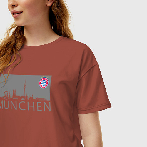 Женская футболка оверсайз Bayern Munchen - Munchen City grey 2022 / Кирпичный – фото 3