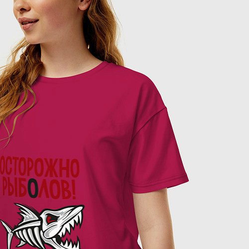 Женская футболка оверсайз Осторожно рыболов / Маджента – фото 3