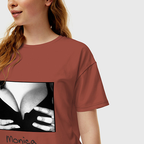 Женская футболка оверсайз Monica Bellucci: Breast / Кирпичный – фото 3