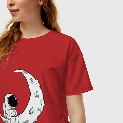 Женская футболка оверсайз Космонавт на Луне / Красный – фото 3
