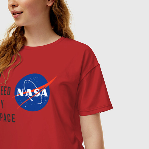 Женская футболка оверсайз Nasa i need my space / Красный – фото 3