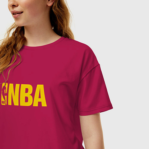 Женская футболка оверсайз NBA GOLD / Маджента – фото 3