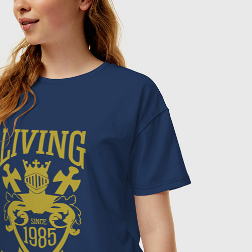 Женская футболка оверсайз 1985 - живая легенда / Тёмно-синий – фото 3