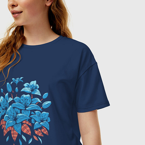 Женская футболка оверсайз Букет голубых лилий / Тёмно-синий – фото 3