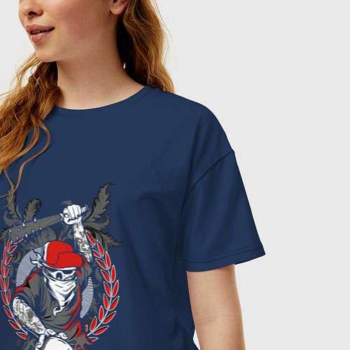 Женская футболка оверсайз Скелет с битой / Тёмно-синий – фото 3