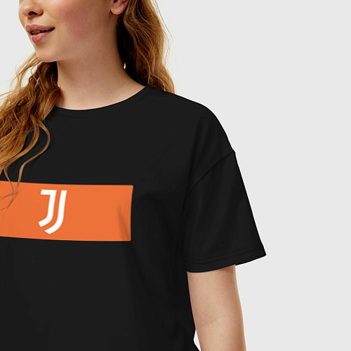 Женская футболка оверсайз Juventus Tee Cut & Sew 2021 / Черный – фото 3