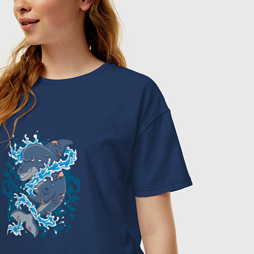 Женская футболка оверсайз Акула моряк / Тёмно-синий – фото 3