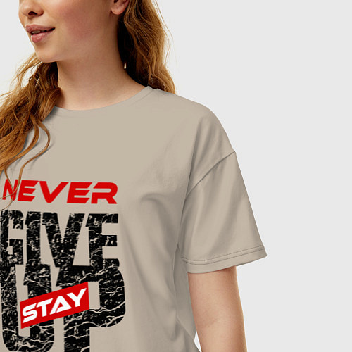 Женская футболка оверсайз Never give up stay strong / Миндальный – фото 3