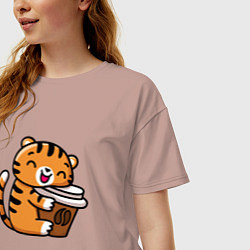 Футболка оверсайз женская Тигренок и кофе, цвет: пыльно-розовый — фото 2