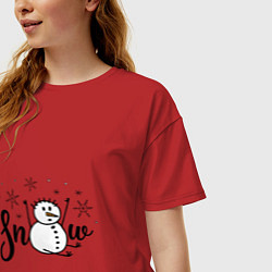 Футболка оверсайз женская Снеговик ловит снежинки, цвет: красный — фото 2