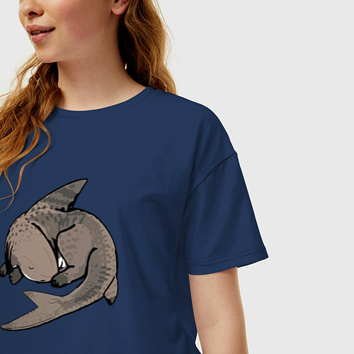 Женская футболка оверсайз Спящая акула / Тёмно-синий – фото 3
