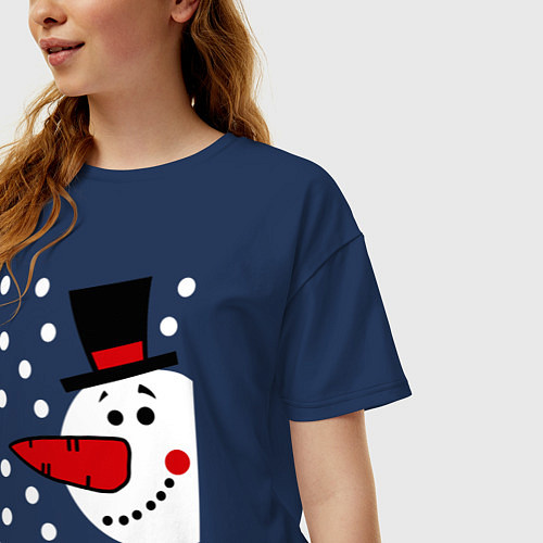 Женская футболка оверсайз Merry Christmas: снеговик в шляпе / Тёмно-синий – фото 3