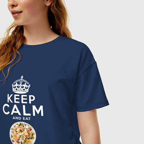 Женская футболка оверсайз Будь спокоен и ешь Оливье / Тёмно-синий – фото 3
