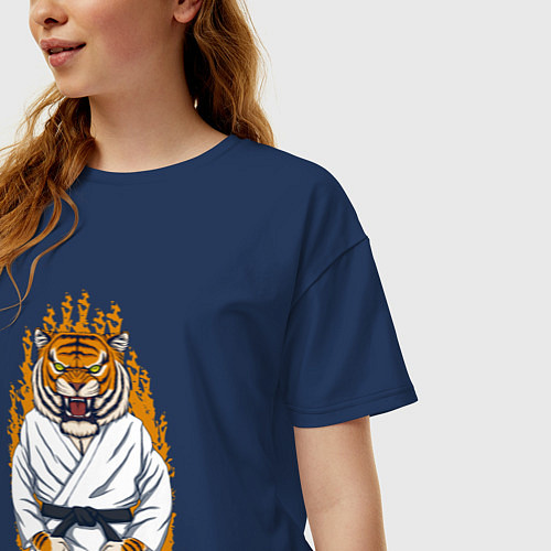 Женская футболка оверсайз Тигр каратист / Тёмно-синий – фото 3