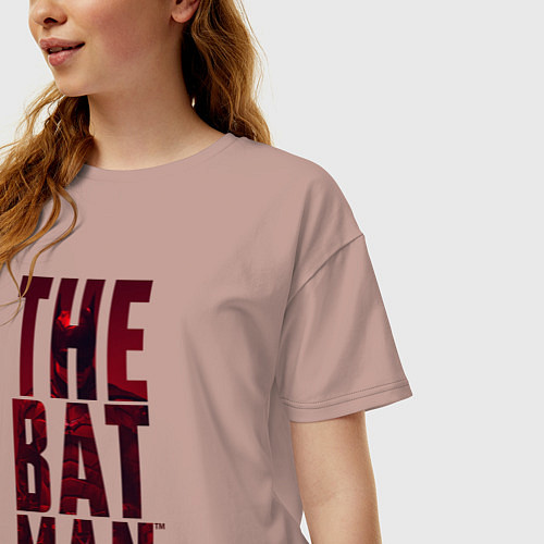 Женская футболка оверсайз The Batman Text logo / Пыльно-розовый – фото 3