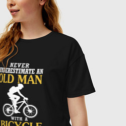 Футболка оверсайз женская Никогда не недооценивайте старика с велосипедом, цвет: черный — фото 2