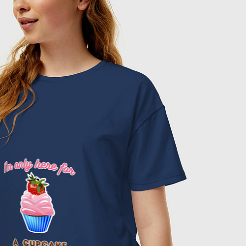 Женская футболка оверсайз Im just here for a cupcake / Тёмно-синий – фото 3