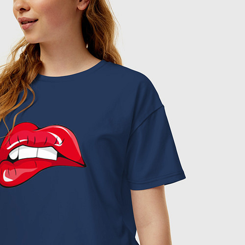 Женская футболка оверсайз Red kiss губы / Тёмно-синий – фото 3