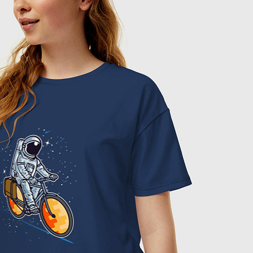 Женская футболка оверсайз Космонавт на велосипеде / Тёмно-синий – фото 3