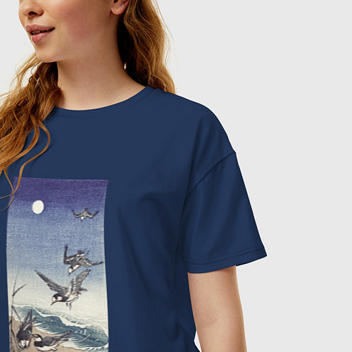 Женская футболка оверсайз Birds at Full Moon Ласточки под луной / Тёмно-синий – фото 3