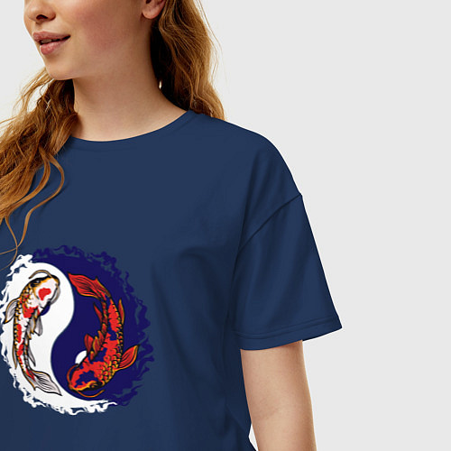 Женская футболка оверсайз Инь и ян Рыбки / Тёмно-синий – фото 3