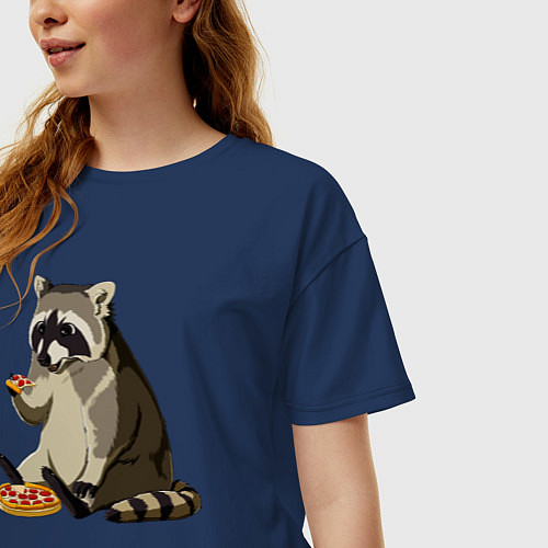 Женская футболка оверсайз Енот кушает пиццу / Тёмно-синий – фото 3