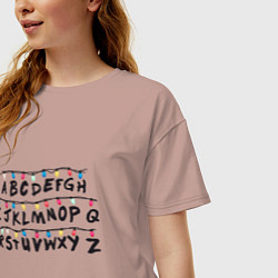 Футболка оверсайз женская STRANGER THINGS ALPHABET, цвет: пыльно-розовый — фото 2