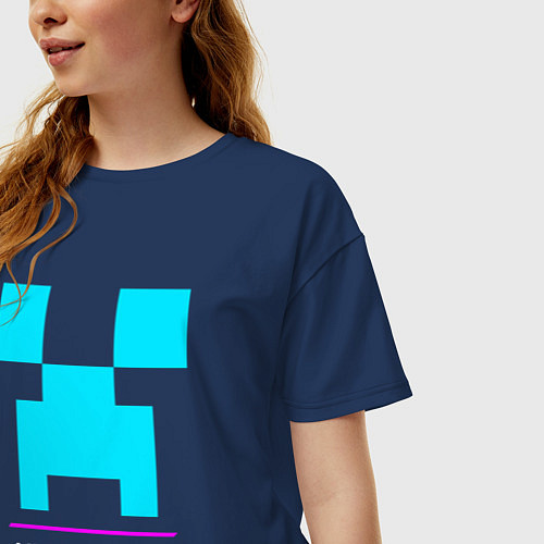 Женская футболка оверсайз Символ Minecraft в неоновых цветах / Тёмно-синий – фото 3