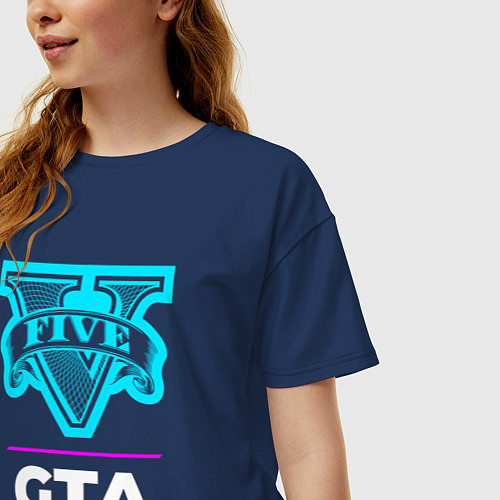 Женская футболка оверсайз Символ GTA в неоновых цветах / Тёмно-синий – фото 3