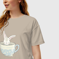 Футболка оверсайз женская Кролик в чашке, цвет: миндальный — фото 2