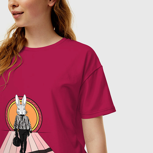 Женская футболка оверсайз Модный кролик Луи / Маджента – фото 3
