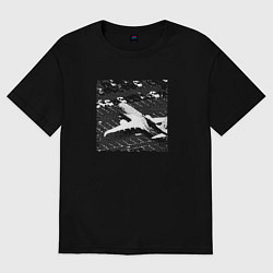 Футболка оверсайз женская Самолет на парковке, цвет: черный