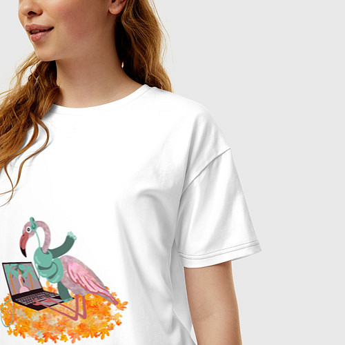 Женская футболка оверсайз Осенний фламинго с ноутбуком, мечты о лете / Белый – фото 3