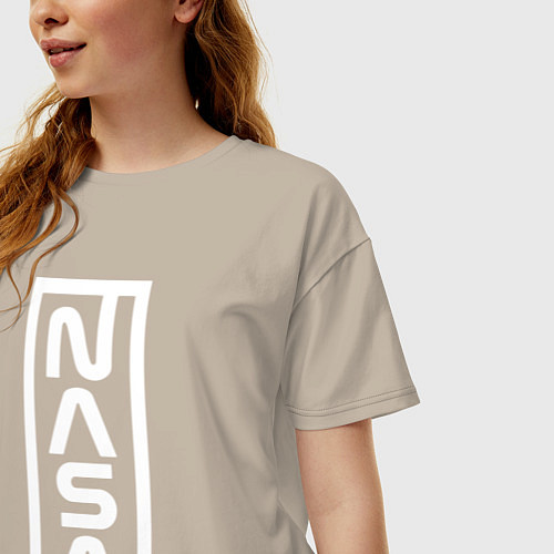 Женская футболка оверсайз Наса - logo / Миндальный – фото 3