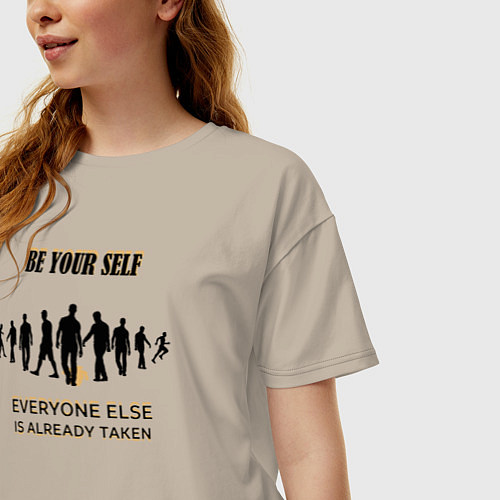 Женская футболка оверсайз Be Your Self Everyone else is already taken / Миндальный – фото 3