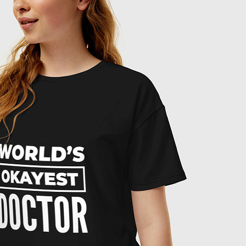 Женская футболка оверсайз Worlds okayest doctor / Черный – фото 3