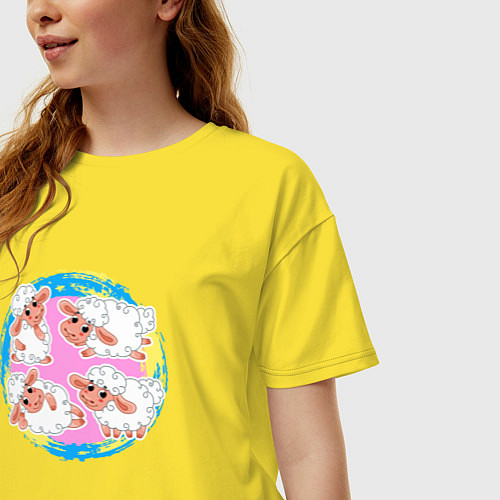 Женская футболка оверсайз Милые мультяшные овечки на лугу / Желтый – фото 3