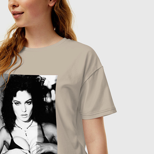 Женская футболка оверсайз Дерзкая Моника Беллуччи - Monica Bellucci / Миндальный – фото 3