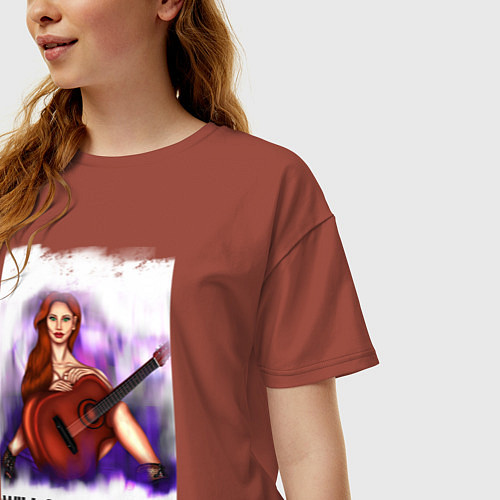 Женская футболка оверсайз Девушка с гитарой / Кирпичный – фото 3