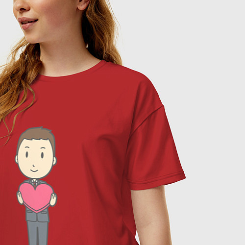 Женская футболка оверсайз Офисный джентльмен держит сердечко / Красный – фото 3