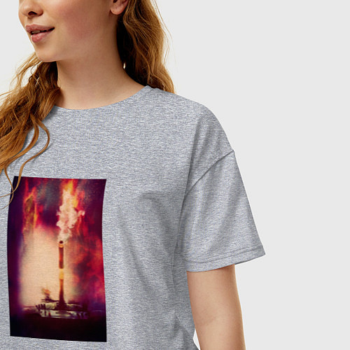 Женская футболка оверсайз Танк в пламени на поле боя / Меланж – фото 3