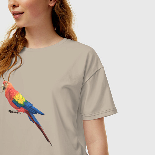 Женская футболка оверсайз Одинокий сине-красный попугай / Миндальный – фото 3