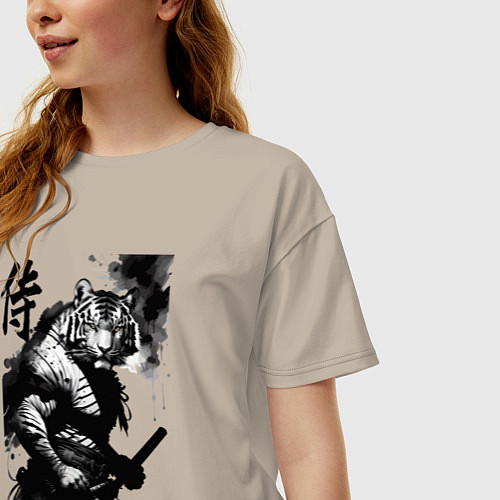 Женская футболка оверсайз Tiger samurai - hieroglyph - art / Миндальный – фото 3