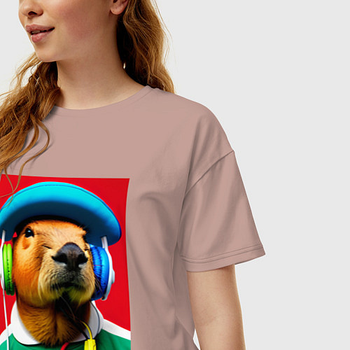 Женская футболка оверсайз Капибара в наушниках и шляпе - нейросеть / Пыльно-розовый – фото 3