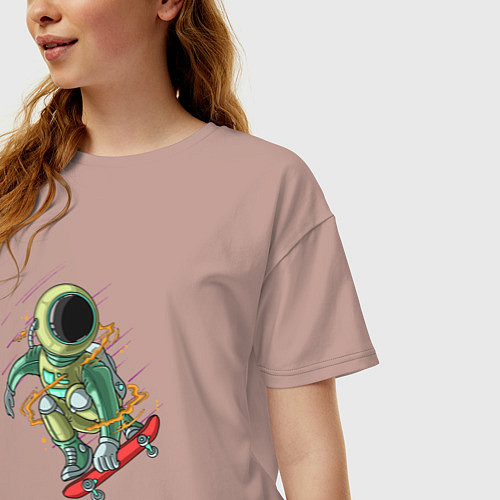 Женская футболка оверсайз Космонавт катается на скейте / Пыльно-розовый – фото 3