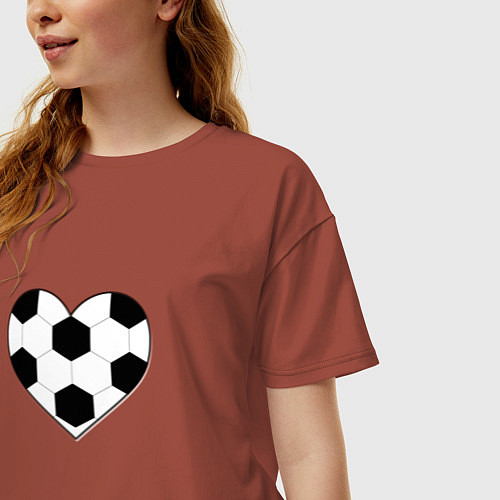 Женская футболка оверсайз Футбольное сердце / Кирпичный – фото 3