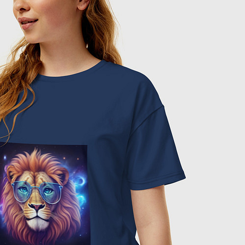Женская футболка оверсайз Космический лев в очках / Тёмно-синий – фото 3
