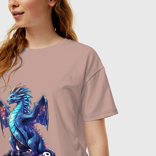 Женская футболка оверсайз Синий новогодний дракон / Пыльно-розовый – фото 3